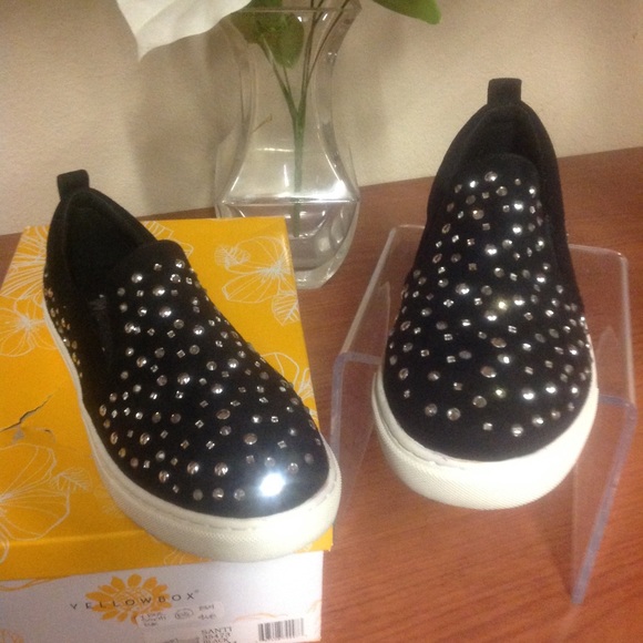 Jeweled slip on shoe - Picture 2 of 7